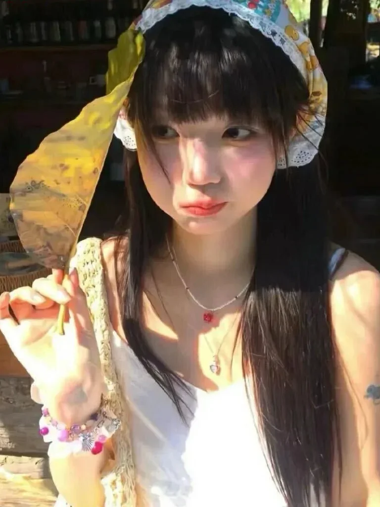 做完眼部手术的我独自在病房 封面